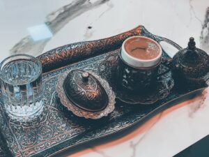 Türkischer Kaffee wunderschön serviert
